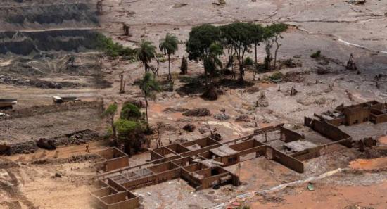 කොංගෝහි පාලමක් කඩා වැටීමෙන් 32ක් මරුට